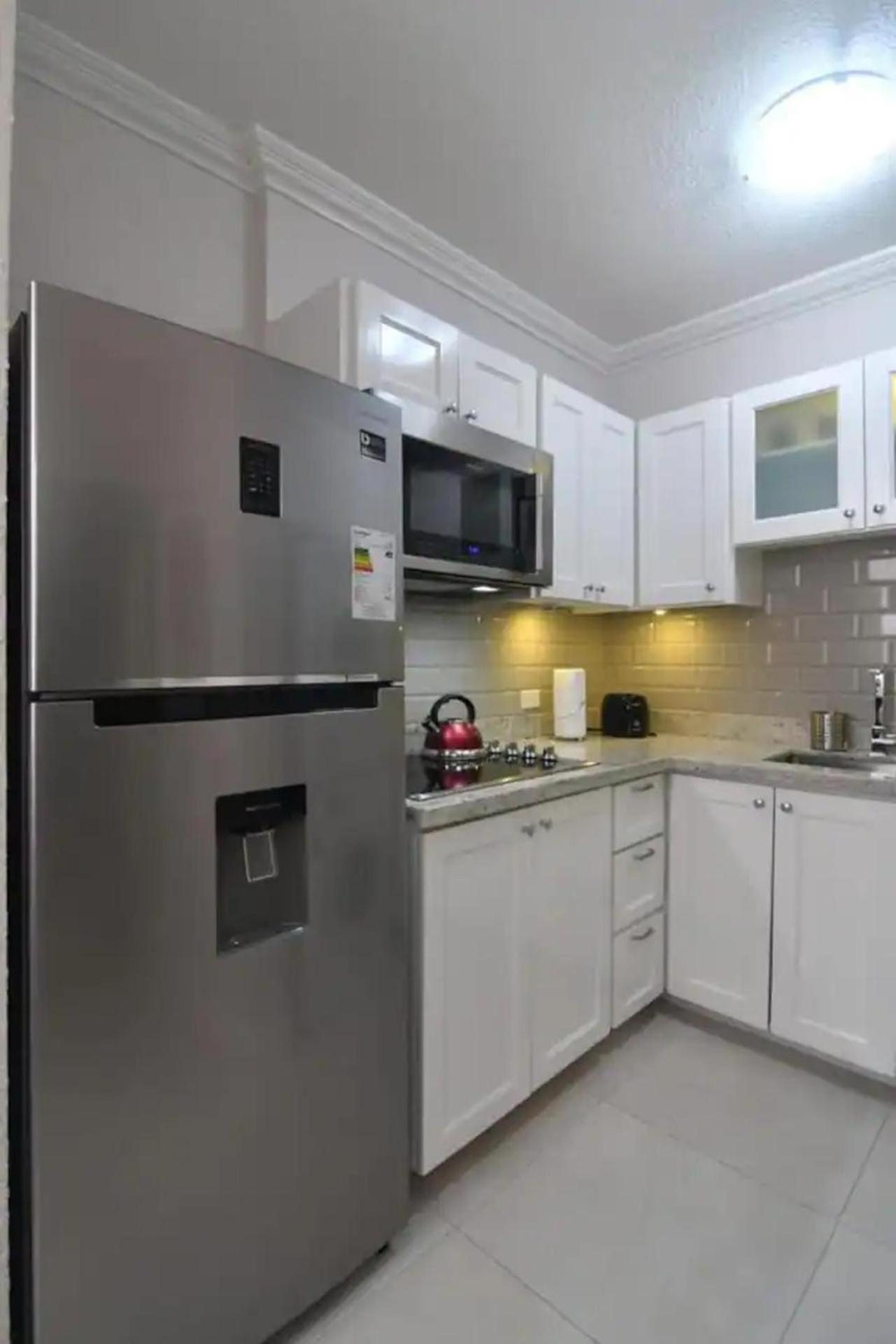 Captivating 1-Bed Ravinia Apartment In Кінгстон Екстер'єр фото
